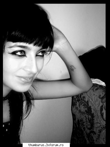 Poze facute in Photoshop - yeah..a smile..or somethin like - Galerie Foto