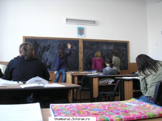 SC. Scoala SRL - clasa mea....colegele mele din fata stergand - Galerie Foto